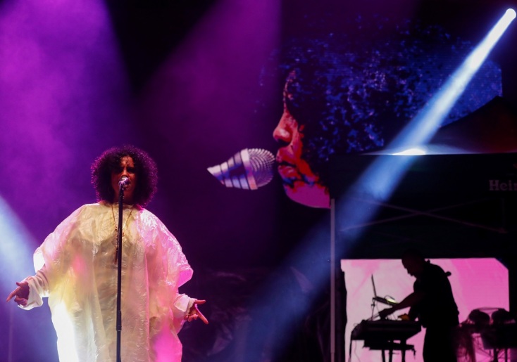 Neneh Cherry: Η 60χρονη τραγουδοποιός θα κυκλοφορήσει τα απομνημονεύματά της - Αφηγείται τη ζωή και την πορεία της στη μουσική.