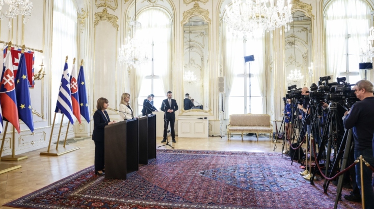 Σακελλαροπούλου: Στη Σλοβακία συναντήθηκε με ομόλογό της