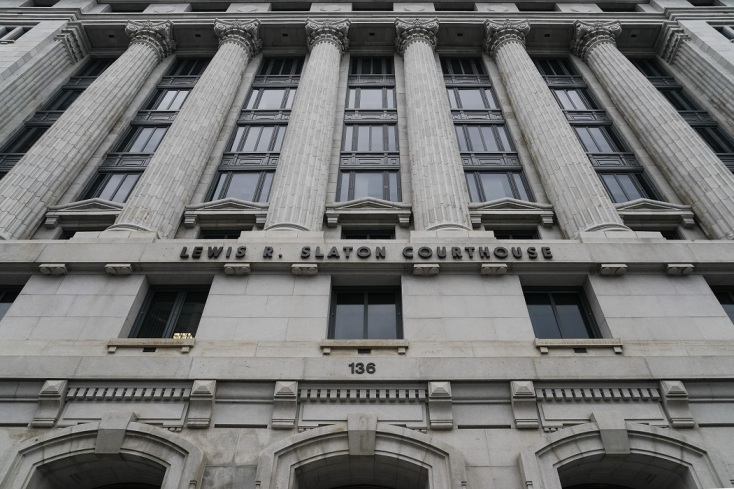 Ντόναλντ Τραμπ: Αναβολή της ποινικής δίκης του υποψηφίου προέδρου των ΗΠΑ στη Νέα Υόρκη - Για την υπόθεση δωροδοκίας της Στόρμι Ντάνιελς.