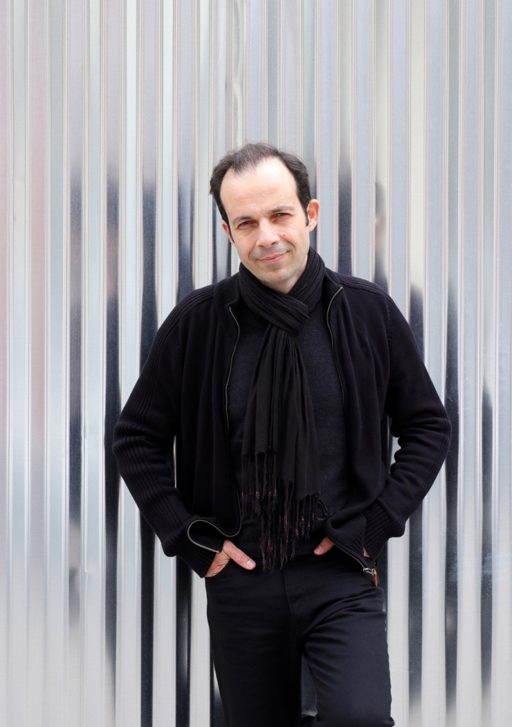 Αχιλλέας ΙΙΙ: Συνέντευξη με τον συγγραφέα για το νέο του βιβλίο «Τέλος Πάντων» που κυκλοφορεί από τις εκδόσεις Ίκαρος.