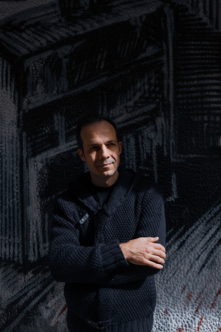 Αχιλλέας ΙΙΙ: Συνέντευξη με τον συγγραφέα για το νέο του βιβλίο «Τέλος Πάντων» που κυκλοφορεί από τις εκδόσεις Ίκαρος.