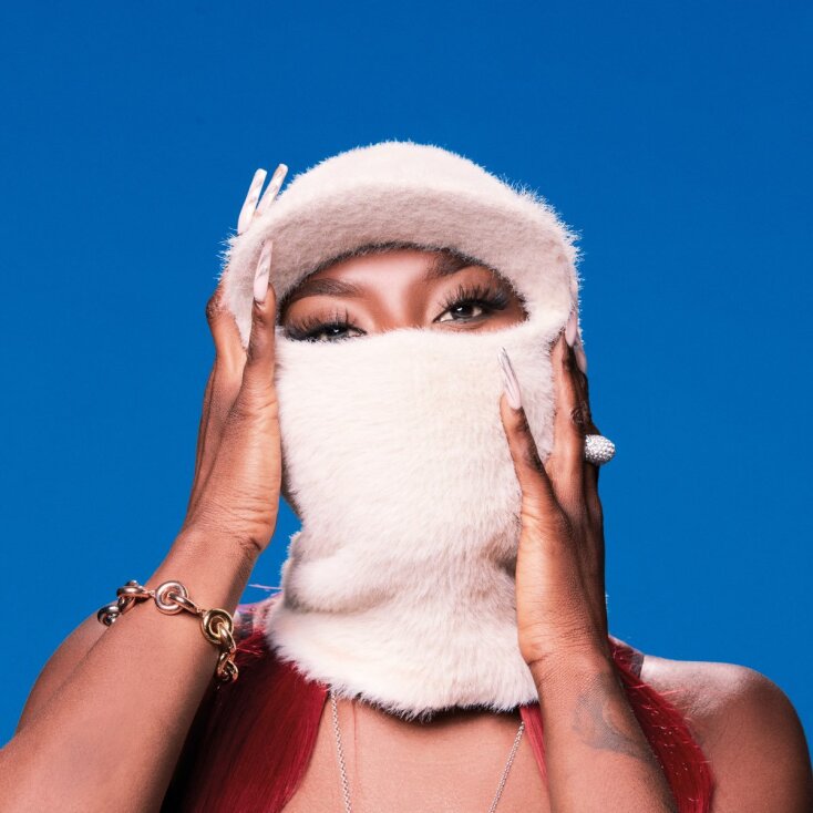 Aya Nakamura: Μια σύγχρονη γαλλίδα superstar στο στόχαστρο της ακροδεξιάς 