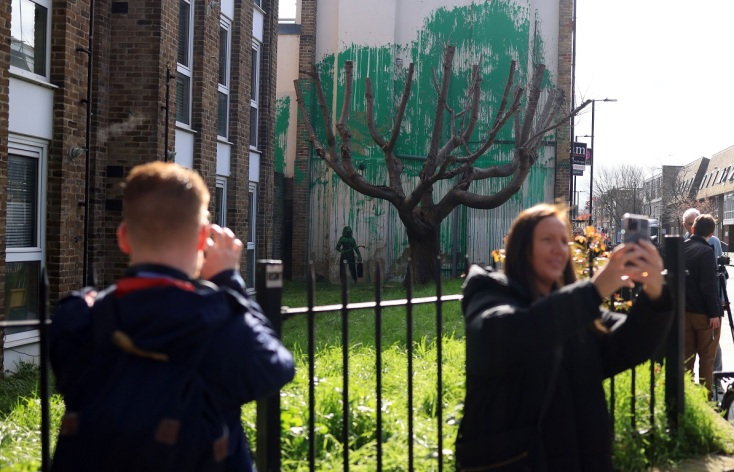 Banksy: Νέα τοιχογραφία του παγκοσμίου φήμης street artist στο Λονδίνο - Ο καλλιτέχνης επιβεβαιώνει με ανάρτησή του τις εικασίες.