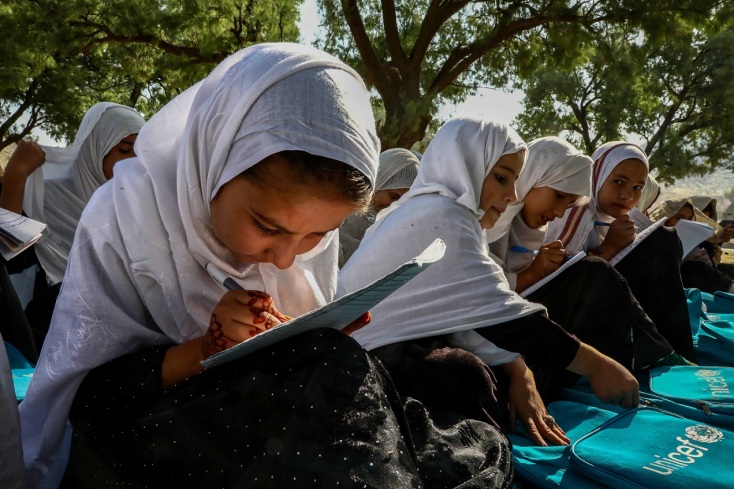Αφγανιστάν: Άρχισε η νέα σχολική χρονιά, η τρίτη χωρίς κορίτσια στη δευτεροβάθμια εκπαίδευση - Για «έμφυλο απαρτχάιντ» κάνει λόγο ο ΟΗΕ. 