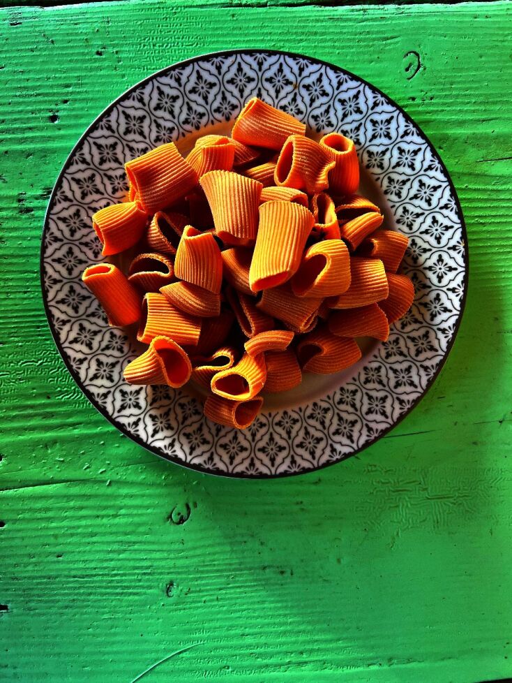 Ζυμαρικά με χυμό πιπεριάς