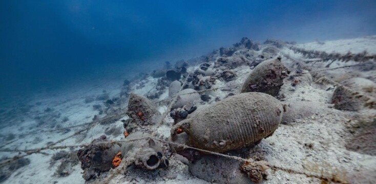 ΥΠΠΟ: Ναυάγιο της πρώιμης βυζαντινής περιόδου (5ος - 6ος αιώνας μ.Χ.) ερευνήθηκε στους Φούρνους - Έχουν καταγραφεί 8 τύποι αμφορέων.
