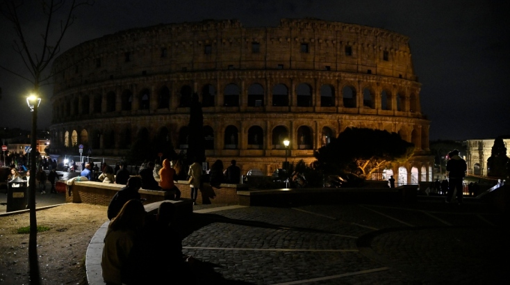 Το Κολοσσαίο της Ρώμης βυθίστηκε στο σκοτάδι για μία ώρα