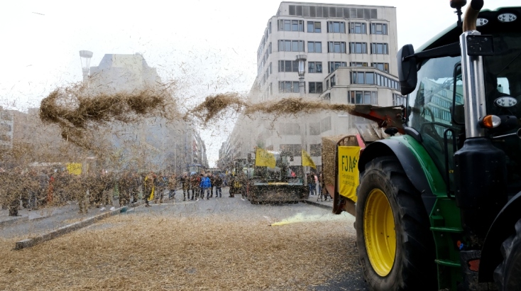Βρυξέλλες: Οι αγρότες στους δρόμους ζητούν μέτρα