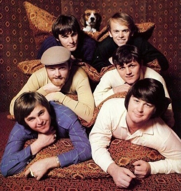 The Beach Boys: Νέο ντοκιμαντέρ για το συγκρότημα που έφερε επανάσταση στην ποπ μουσική τη δεκαετία του 1960 - Θα κάνει πρεμιέρα στo Disney+ τον Μάιο.