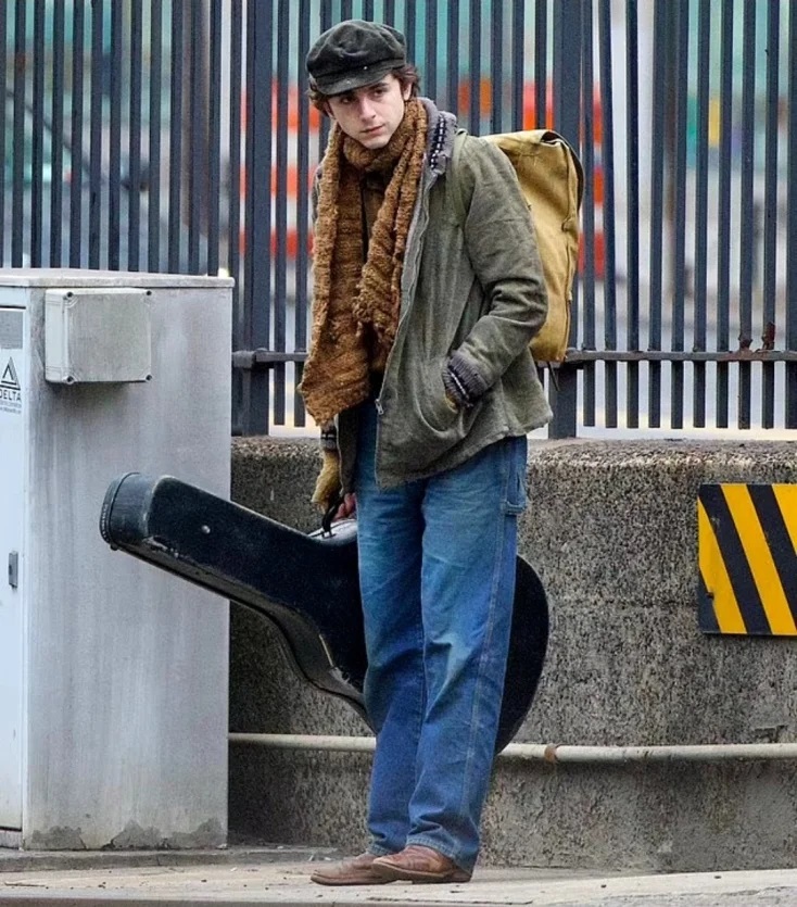 Τιμοτέ Σαλαμέ: Νέες φωτογραφίες του ηθοποιού ως Μπομπ Ντίλαν για την ταινία «A Complete Unknown» - Ο σκηνοθέτης Τζέιμς Μάνγκολντ δημοσιοποίησε τα στιγμιότυπα.