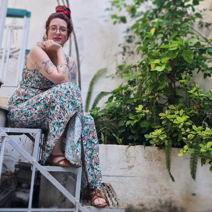 Η Ειρήνη Βιτόρου από το μπαλκόνι της