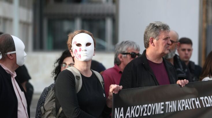 Συγκέντρωση διαμαρτυρίας έξω από το ΑΤ Αγίων Αναργύρων για τη γυναικοκτονία της Κυριακής