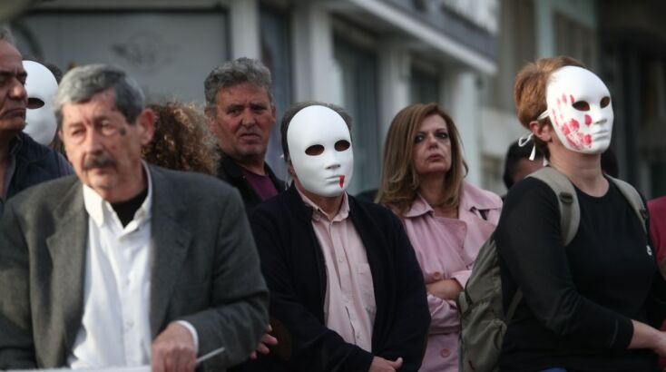 Συγκέντρωση διαμαρτυρίας έξω από το ΑΤ Αγίων Αναργύρων για τη γυναικοκτονία της Κυριακής