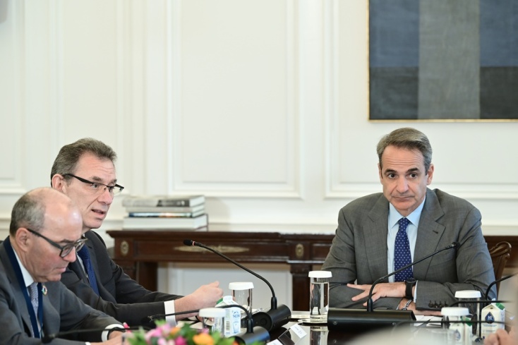 Ο Κυριάκος Μητσοτάκης με εκπροσώπους φαρμακοβιομηχανιών