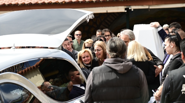 Λευκές μπομπονιέρες στο τελευταίο αντίο της 28χρονης Κυριακής 