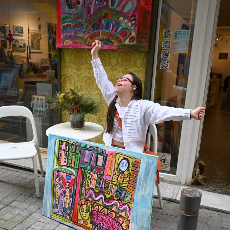 Θεσσαλονίκη: Ο εικαστικός κόσμος της Λωξάνδρας «Lloxy» Λούκας, μιας καλλιτέχνιδας με σύνδρομο down - Εγκαινιάζεται στις 23 Απριλίου η πρώτη της έκθεση.