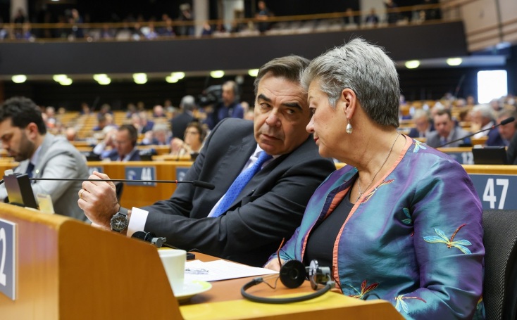 ΕΕ: Δραματική έκκληση της Επιτρόπου Γιόχανσον πριν από την κρίσιμη ψηφοφορία για το Σύμφωνο Μετανάστευσης και Ασύλου στο Ευρωπαϊκό Κοινοβούλιο
