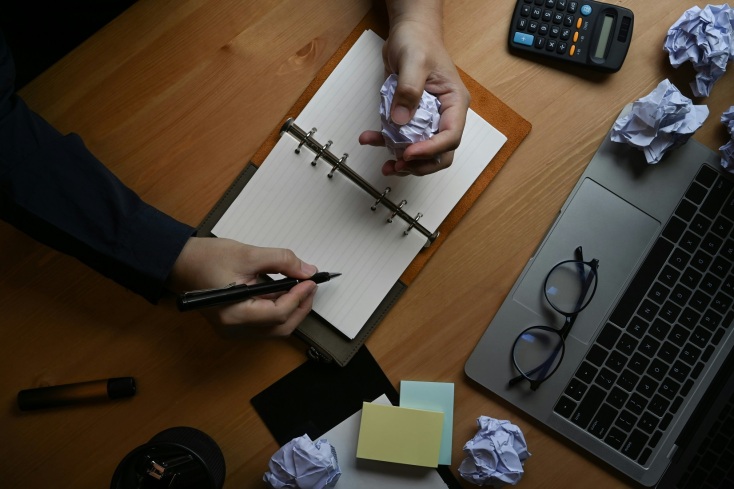 Ιαπωνική μελέτη: Εκφράστε τον θυμό σας σε ένα φύλλο χαρτί και μετά πετάξτε το - Τι διαπίστωσαν ερευνητές του πανεπιστημίου της Ναγκόγια.