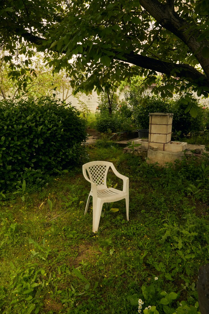 Λευκή πλαστική καρέκλα