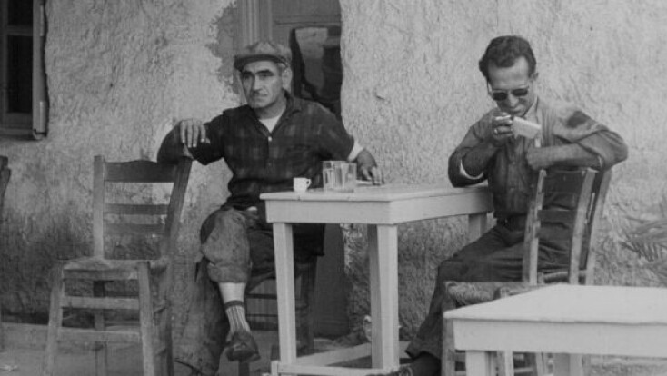 Από μπουζούκια σε μπουζούκια (Πάνος Κουτρουμπούσης, 13’)