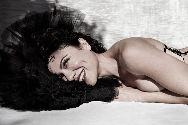 Ευσταθία Τσαπαρέλη: Συνέντευξη για την παράσταση «Τζούλια»