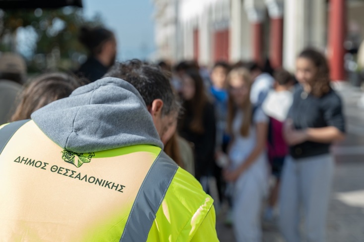 Θεσσαλονίκη: Ένωσαν δυνάμεις για να καθαρίσει και να καλλωπιστεί η Αριστοτέλους - Το μήνυμα Αγγελούδη στους μαθητές για το περιβάλλον.