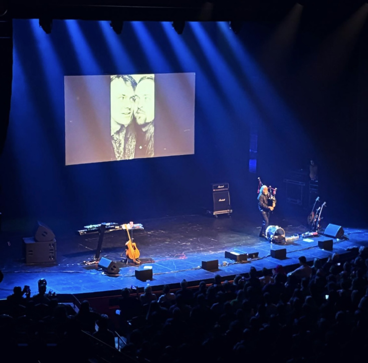 Billy Bailley: Εντυπώσεις από τη stand up παράσταση του βρετανού κωμικού στο θέατρο «Παλλάς».