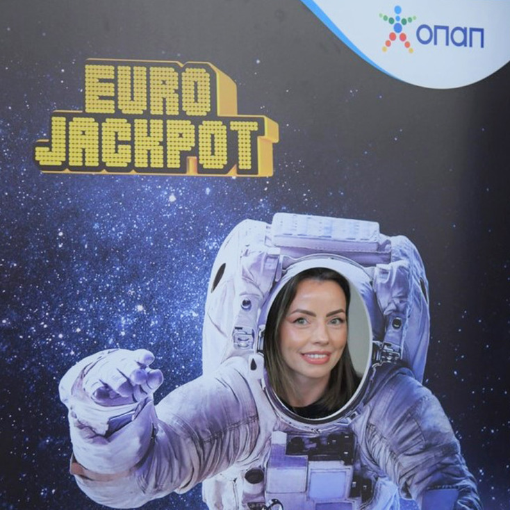 Το Eurojackpot γιόρτασε τον πρώτο Έλληνα νικητή που κέρδισε 1 εκατ. ευρώ στη Λαμία