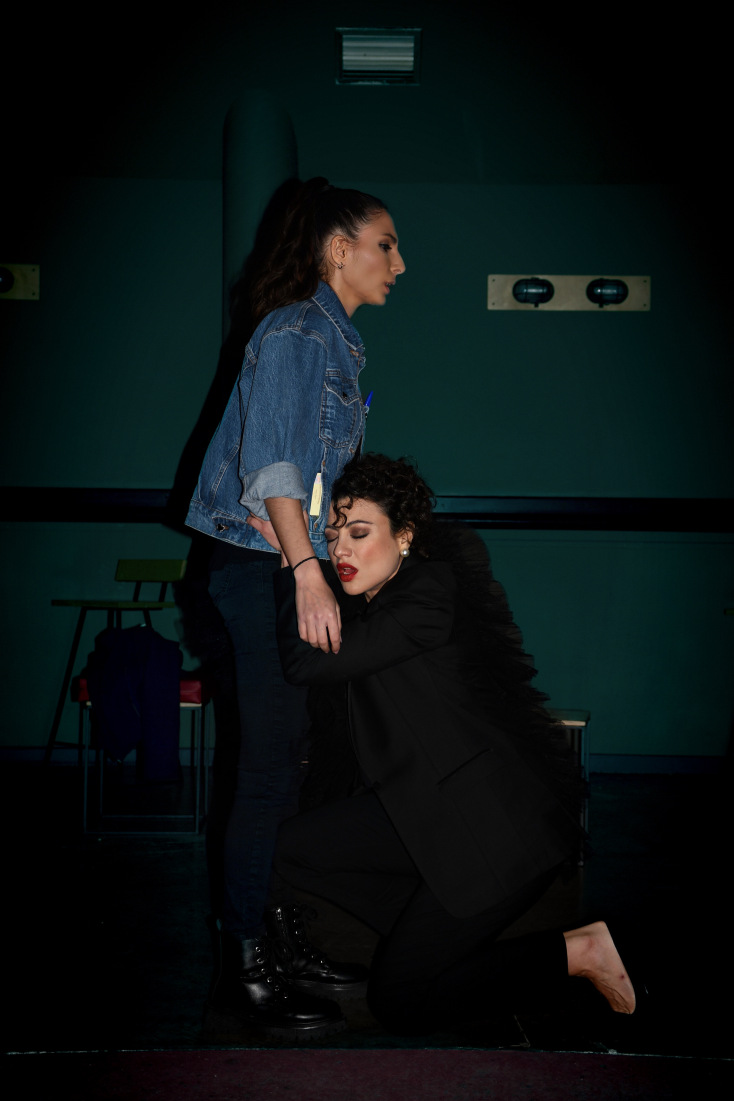 Ευσταθία Τσαπαρέλη: Συνέντευξη για την παράσταση «Τζούλια»