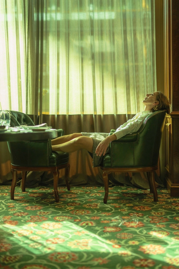 Η Αμαλία Μουτούση ερμηνεύει την ξενοδόχο στον «Αποτυχημένο» 