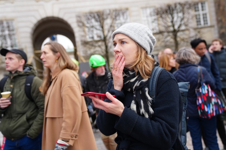 Δανία: Καταστράφηκε από πυρκαγιά το παλιό Χρηματιστήριο της Κοπεγχάγης - 400 χρόνια πολιτιστικής κληρονομιάς τυλίχτηκαν στις φλόγες.