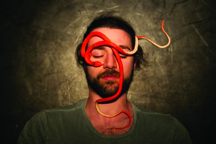 «Δαγκώνει;» σε σύλληψη και σκηνοθεσία Όλγας Ποζέλη στο Θέατρο Φούρνος