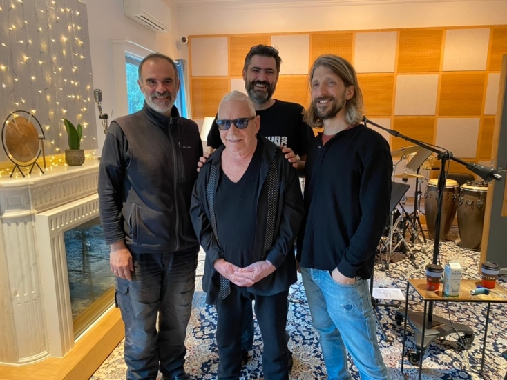 Πώς ο Alex Sid, ο Quasamodo, o Eric Burdon και ο Στέφανος Μπλάτσος μας χάρισαν ένα τραγούδι