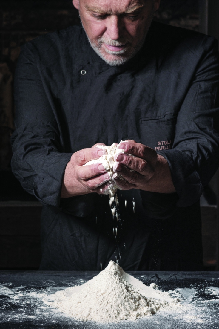 Στέλιος Παρλιάρος 