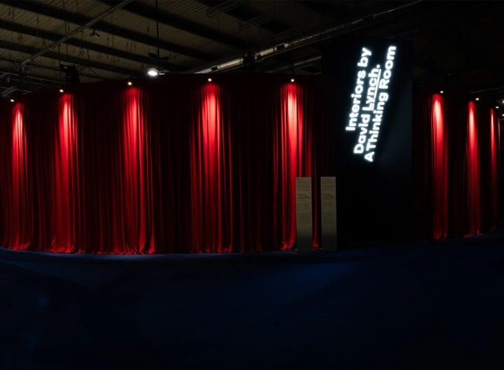 Ο Ντέιβιντ Λιντς δημιούργησε εγκατάσταση για το Salone del Mobile στο Μιλάνο - Το πάθος του σκηνοθέτη για την ξυλουργική και την κατασκευή επίπλων.