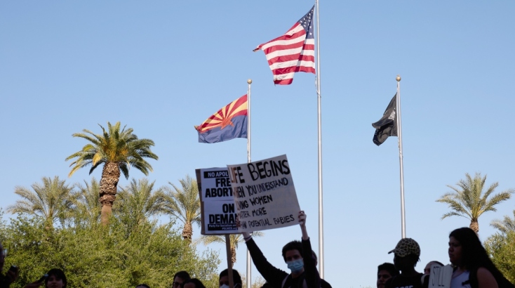 Στόχος του νέου κανονισμού είναι να προστατεύσει τις γυναίκες που ζουν σε πολιτείες όπου η άμβλωση απαγορεύεται