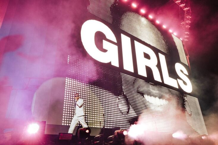 Ο frontman των Blur Ντέιμον Άλμπαρν στη σκηνή του Coachella