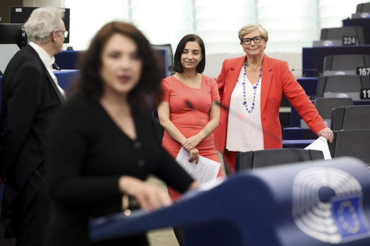 Η Σουηδή ευρωβουλεύτρια, Evin Incir και η Ιρλανδή ευρωβουλεύτρια , Frances Fitzgerald, εισηγήτριες της ευρωπαϊκής οδηγίας για τη βία κατά των γυναικών