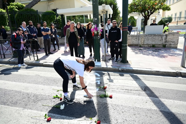 Διαμαρτυρία στο σημείο του τροχαίου δυστυχήματος με θύμα τον 22χρονο Ιάσονα Λαλαούνη