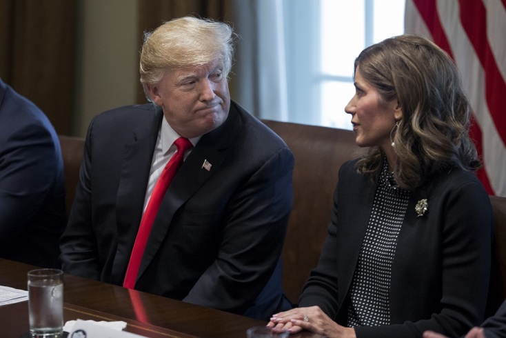 ΗΠΑ: Η Κρίστι Νόουμ, κυβερνήτρια της Νότιας Ντακότας και πιθανή αντιπρόεδρος του Τραμπ περιγράφει σε βιβλίο πώς πυροβόλησε και σκότωσε τον σκύλο της.