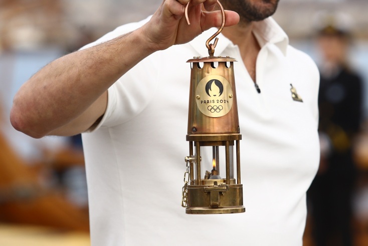 Με το εμβληματικό ιστιοφόρο «Belem» αναχώρησε η Ολυμπιακή Φλόγα από τον Πειραιά για το λιμάνι της Μασσαλίας και τους Ολυμπιακούς Αγώνες 2024.