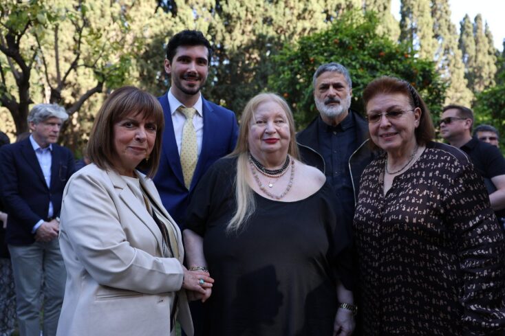 Το έργο «Η ουράνια πολιτεία» στον κήπο του Προεδρικού Μεγάρου, στο πλαίσιο του 2ου Φεστιβάλ Λατρευτικής Μουσικής - Παρουσία της Κατερίνας Σακελλαροπούλου.