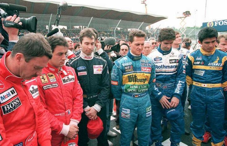 Συναθλητές του Άιρτον Σένα τιμούν τη μνήμη του με ενός λεπτού σιγή μετά τον θάνατό του