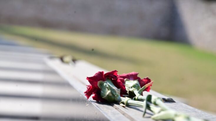 Ο Στέφανος Κασσελάκης κατέθεσε στεφάνι στο Σκοπευτήριο Καισαριανής για την Εργατική Πρωτομαγιά 