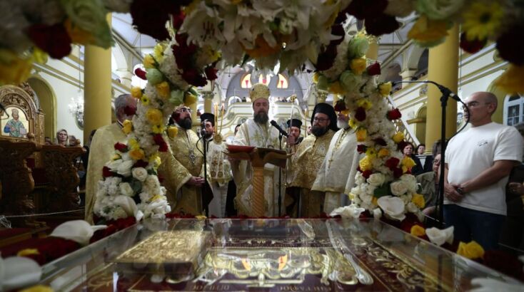 Με κατάνυξη η περιφορά του Επιταφίου στον Άγιο Μηνά στη Θεσσαλονίκη 