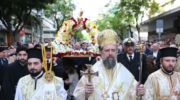 Με κατάνυξη η περιφορά του Επιταφίου στον Άγιο Μηνά στη Θεσσαλονίκη 