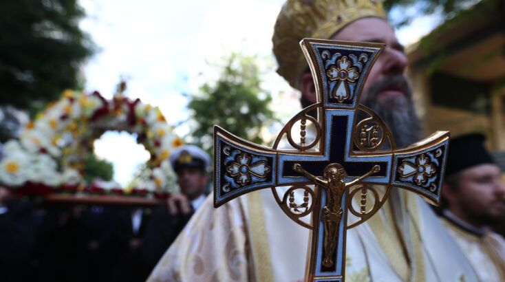 Με κατάνυξη η περιφορά του Επιταφίου στον Άγιο Μηνά στη Θεσσαλονίκη 