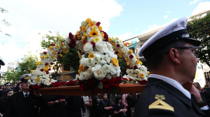 Με κατάνυξη η περιφορά του Επιταφίου στον Άγιο Μηνά στη Θεσσαλονίκη 