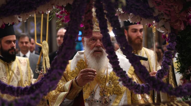 Σε κλίμα κατάνυξης η Ακολουθία και η περιφορά του Επιταφίου της Μητρόπολης Αθηνών 