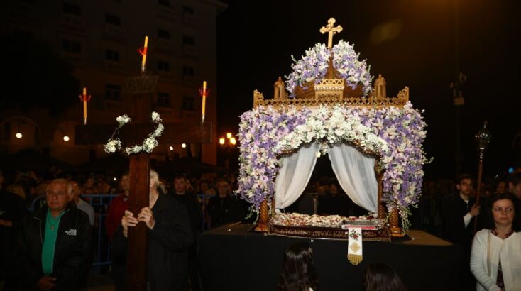 Πέντε Επιτάφιοι συναντήθηκαν για πρώτη φορά στην πλατεία Αριστοτέλους στη Θεσσαλονίκη